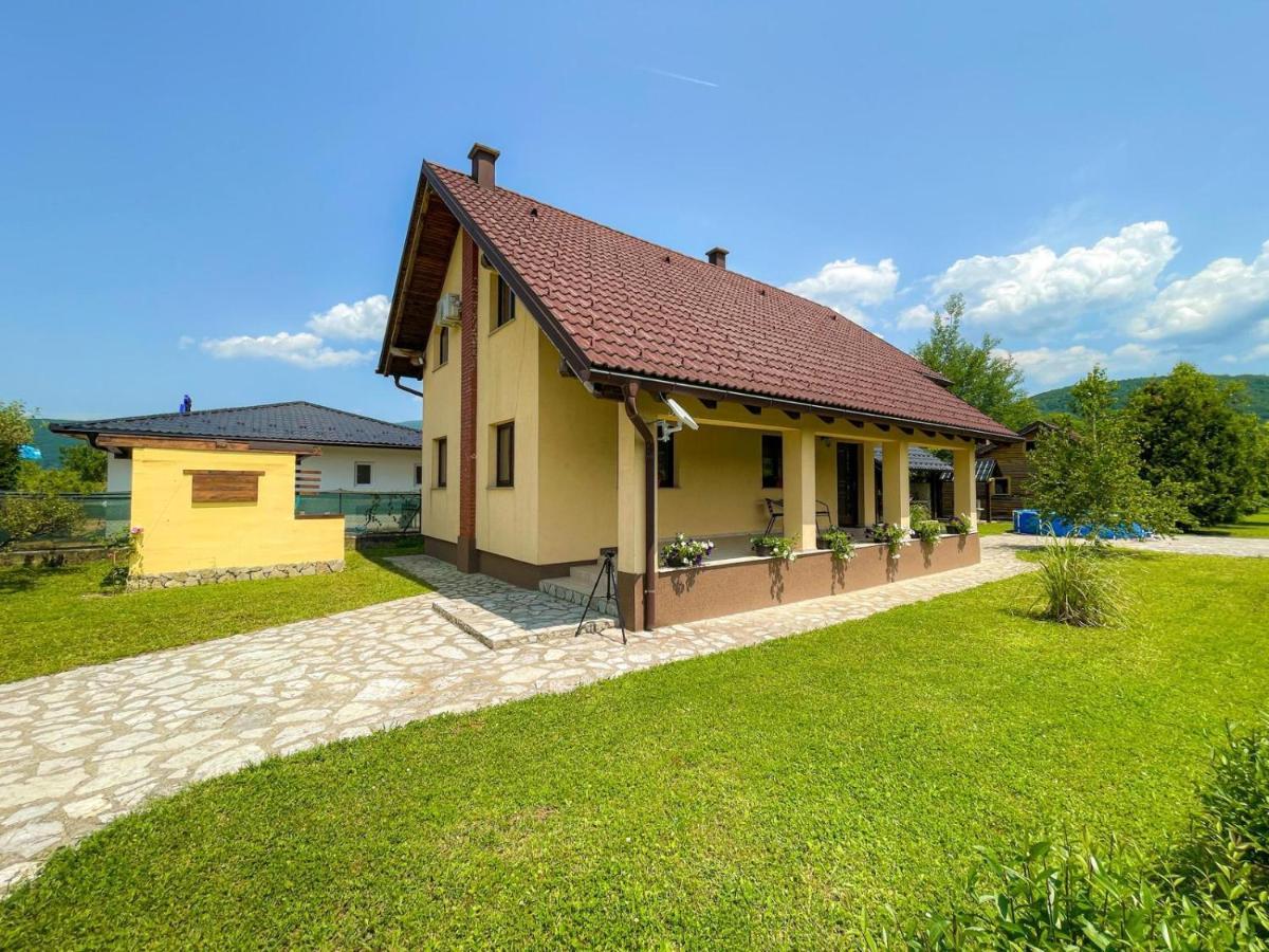 Holiday Home Avita Bihać Eksteriør billede