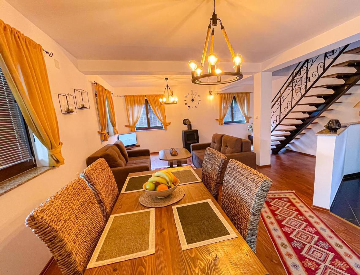 Holiday Home Avita Bihać Eksteriør billede