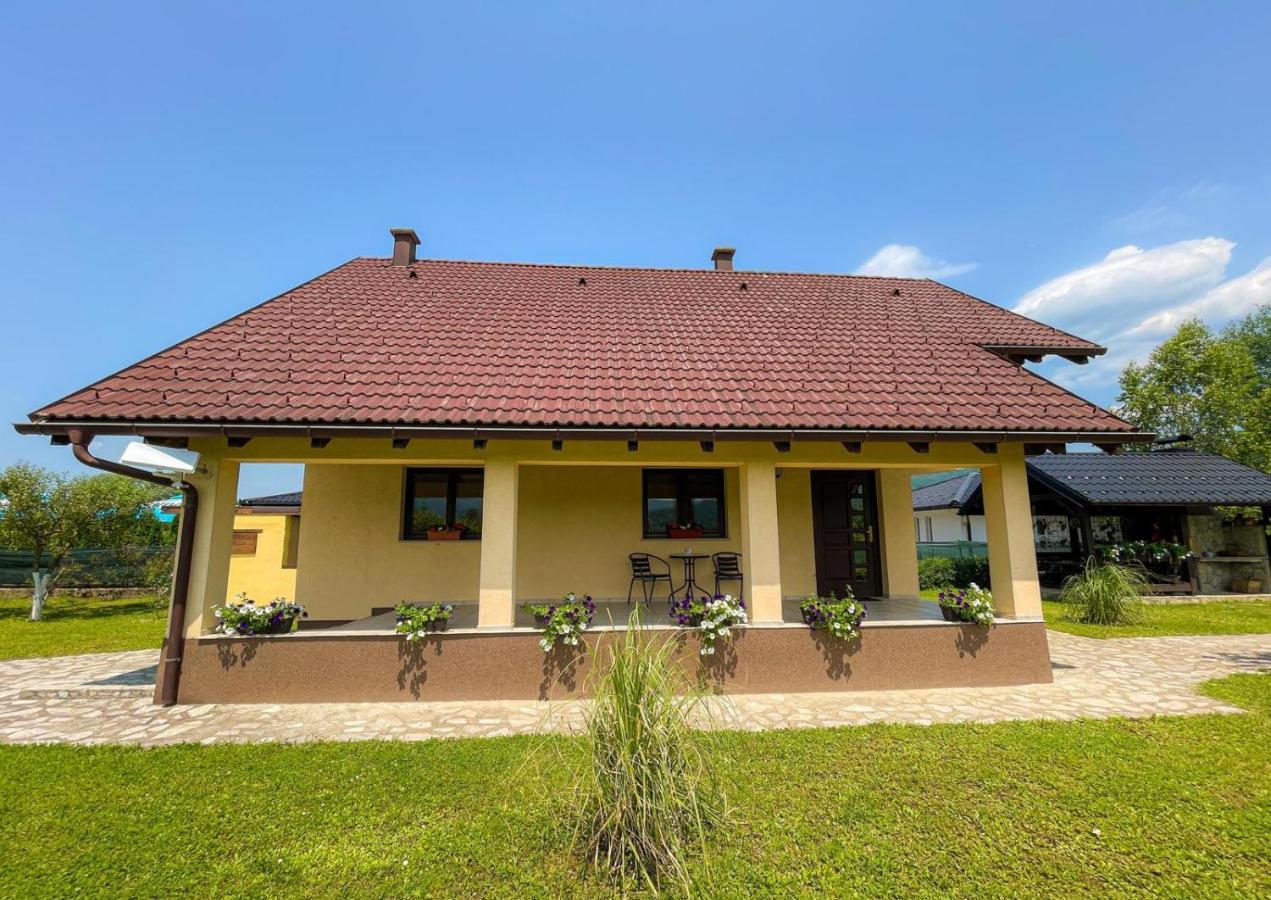 Holiday Home Avita Bihać Eksteriør billede